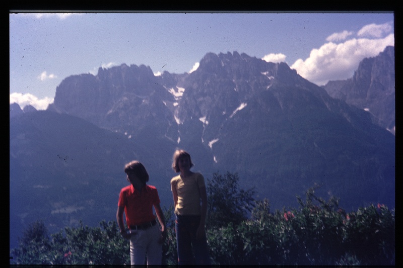 28.Grossglockner jul 1975 Brigitte,Marion.JPG